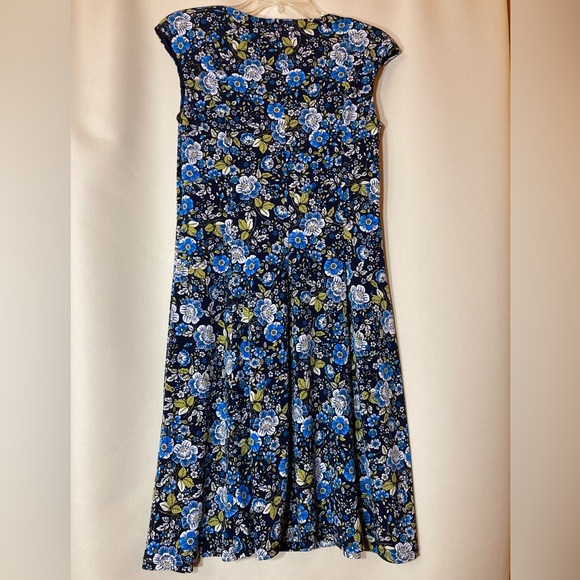 London Time Navy Floral Midi Dress Sz 8P cap sleeve v-neck flowing knee length - Picture 5 of 8